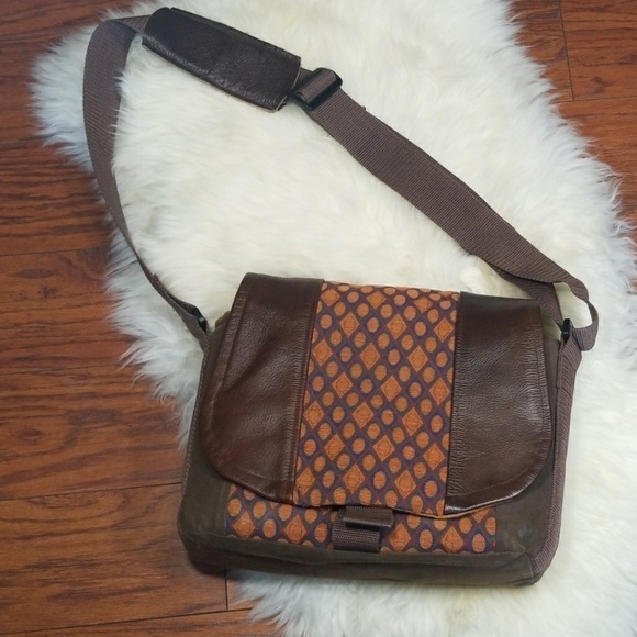 Porteen Sport Bag - Picture 1 of 8